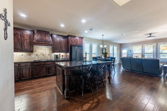 Building Photo - 810 Miramar Dr