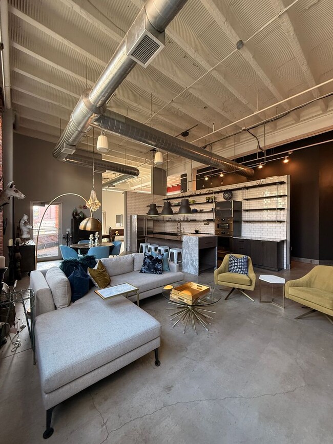 Building Photo - Fully Furnished!! Ready NOW! Sleek & Modern