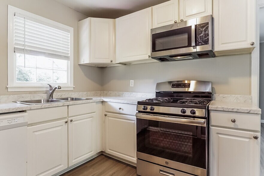 Building Photo - 941 Martinwood Cir