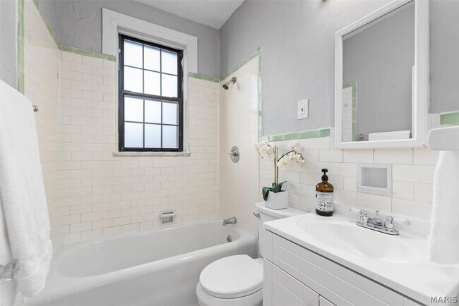 Building Photo - 6216 Northwood Ave