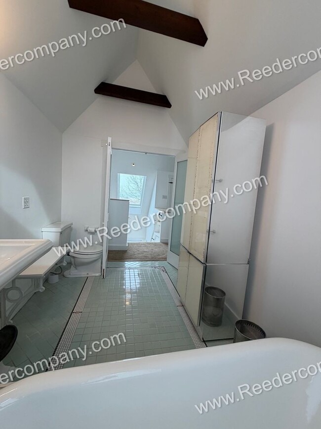 Building Photo - Beautifully updated 3 bed 2 bath house in Miller Beach.