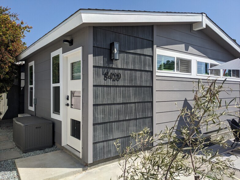 Building Photo - 8422 Highwood Dr