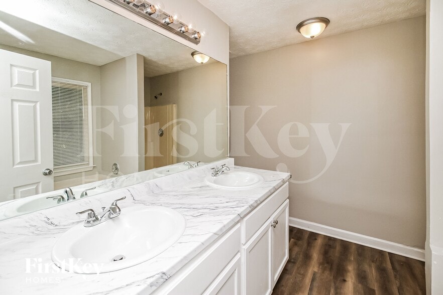 Building Photo - 838 E Marable St