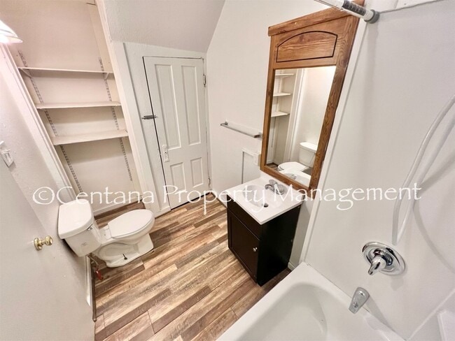 Building Photo - 2 bedroom on the main floor of a duplex on Main St!