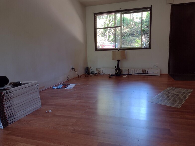 Building Photo - 1037 Vine Ave