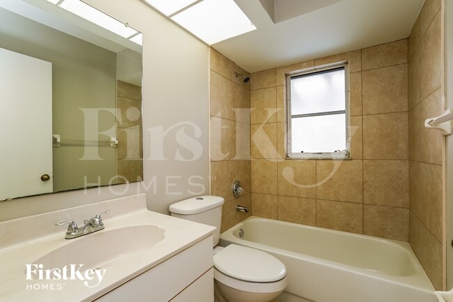 Building Photo - 143 SE 20th St