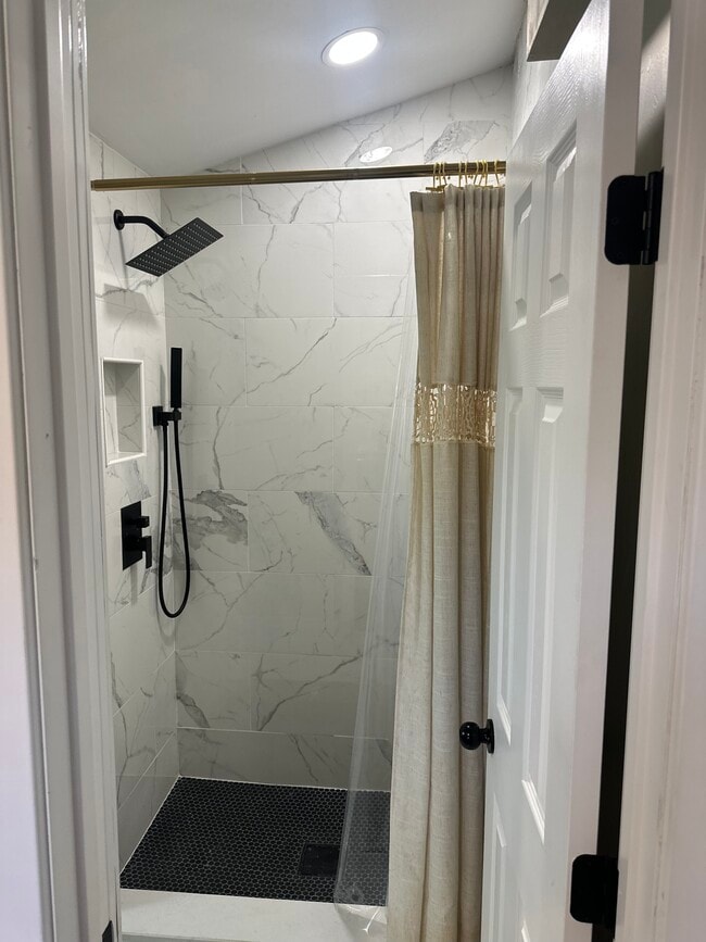 Building Photo - 3601 W Pikes Peak Ave