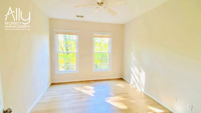 Building Photo - 270 Riverbend Dr