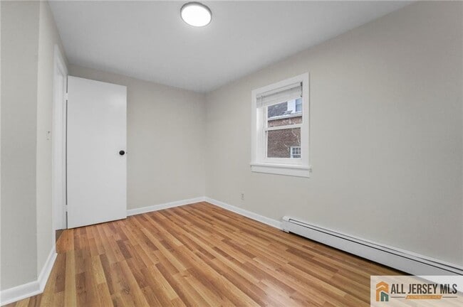 Building Photo - 119 Chinnick Ave