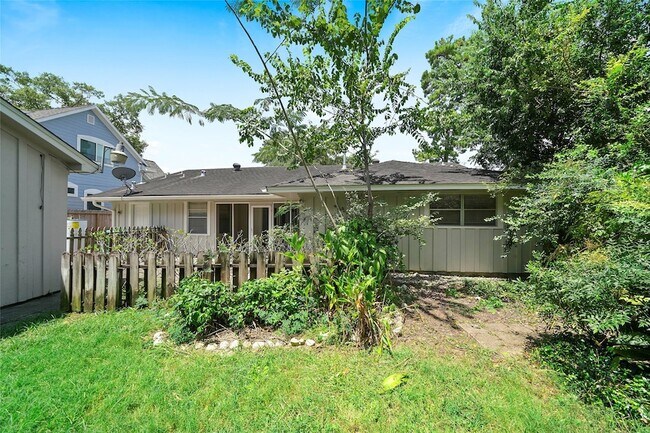 Building Photo - 4406 Rosebay Dr