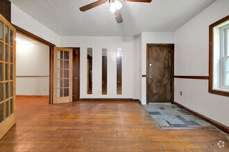 Building Photo - 1221 Raum St NE