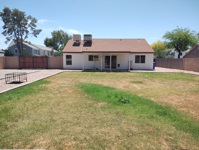 Building Photo - Stunning 3-bedroom, 2-bathroom home locate...