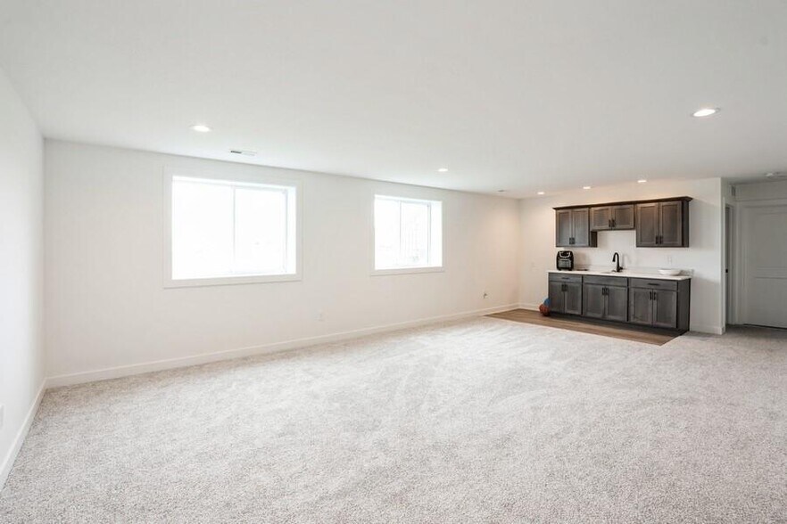 Building Photo - 6635 NE 9th Ct