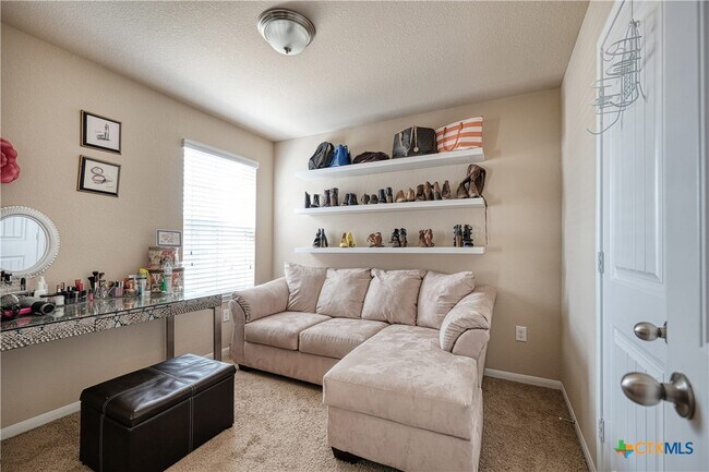 Building Photo - 5821 Roderick Dr