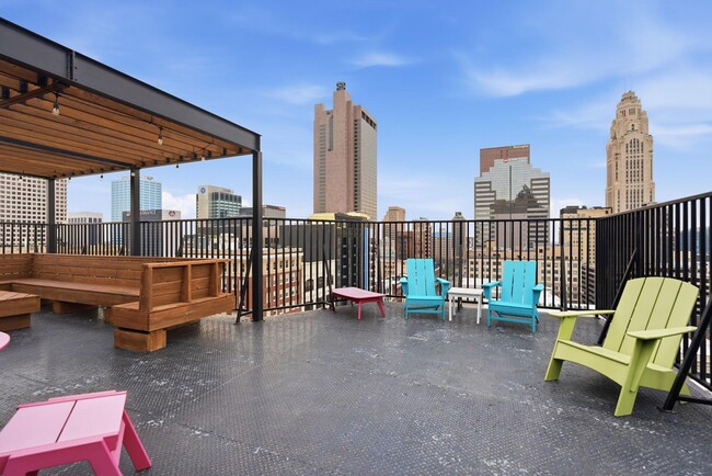 Building Photo - 145 N High St