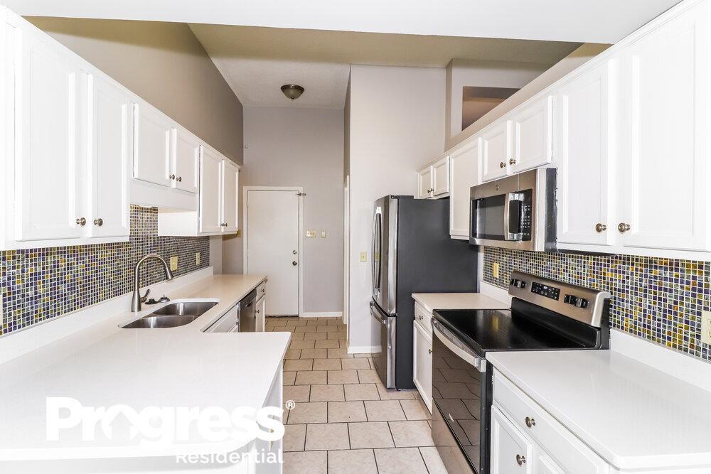 Building Photo - 6175 Lakefront Dr