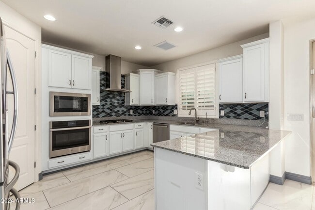 Building Photo - 9567 W Robin Ln