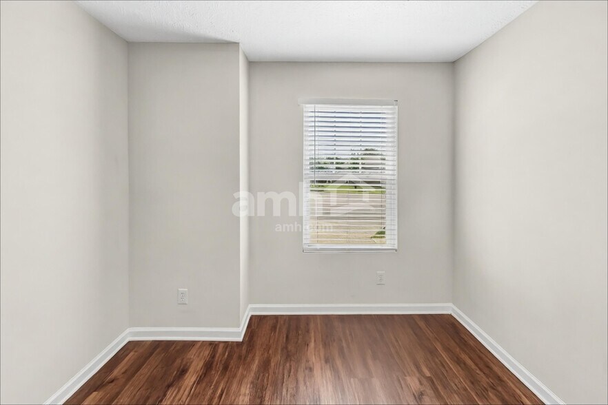 Building Photo - 1316 Roxbury Ct