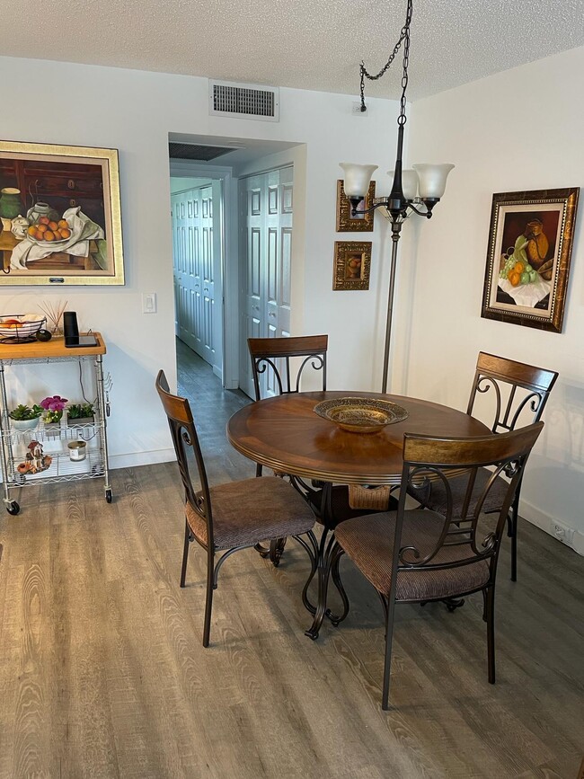 Building Photo - 2052 Cornwall C