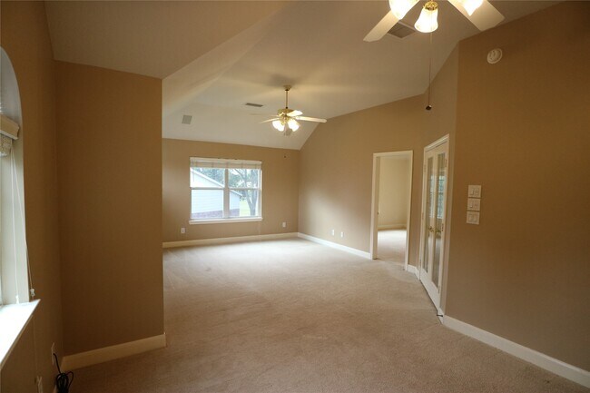 Building Photo - 1215 Pelican Hill Dr
