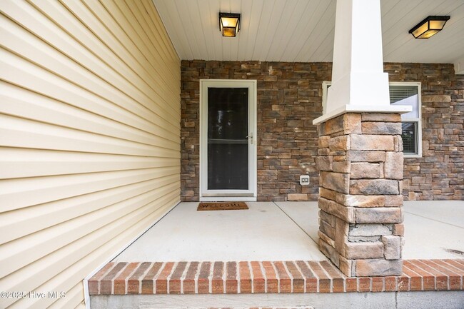 Building Photo - 123 Lightwater Dr