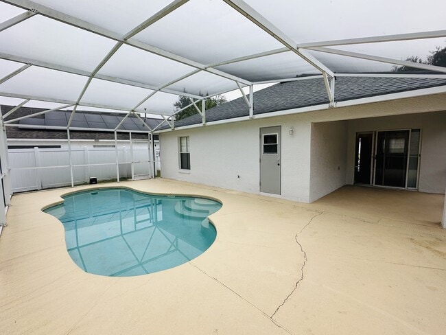 Building Photo - 620 Sonja Cir