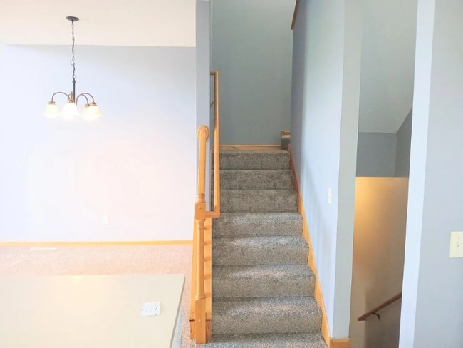 Building Photo - 670 Kingfisher Ln