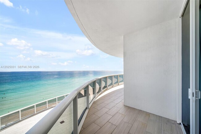 Building Photo - 16001 Collins Ave
