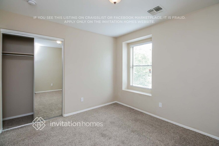 Building Photo - 5842 E Grove Ave
