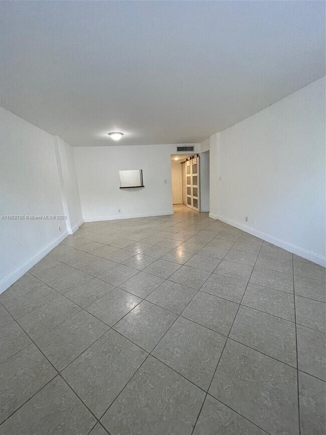 Building Photo - 9143 SW 77th Ave