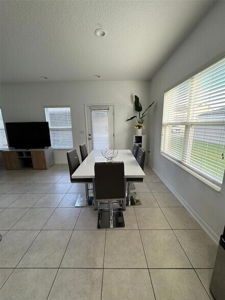 Building Photo - 8057 Sweet Orange Ave