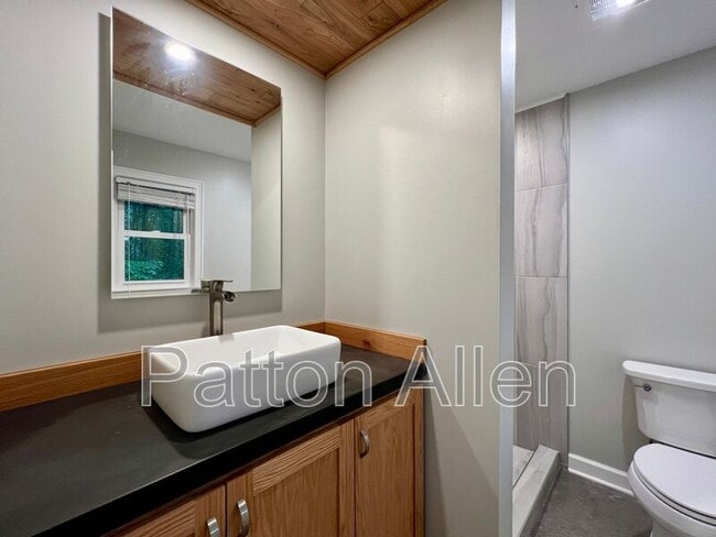 Building Photo - 9 Ravenwood Ln