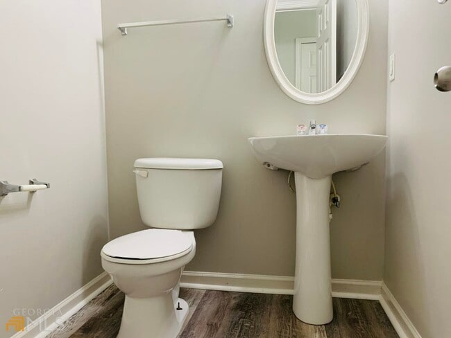 Building Photo - 221 Southwind Ln