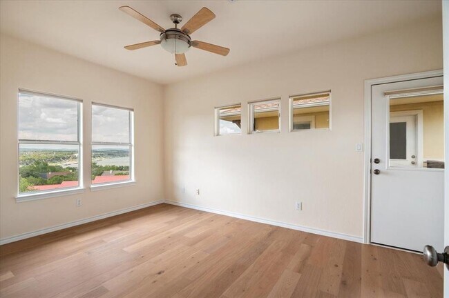 Building Photo - 500 Sinclair Dr