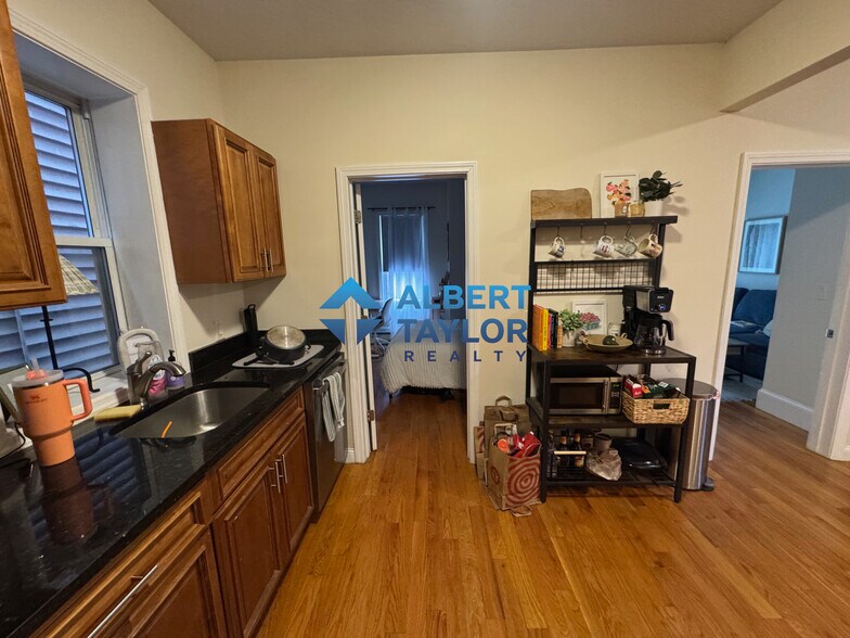 Building Photo - 58 Medford St