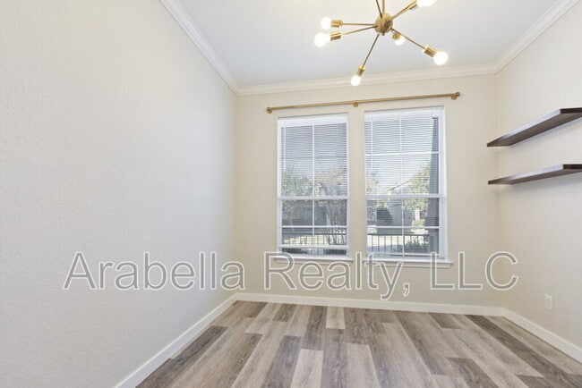 Building Photo - 208 Dove Run