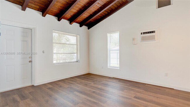 Building Photo - 1085 NE 128th St