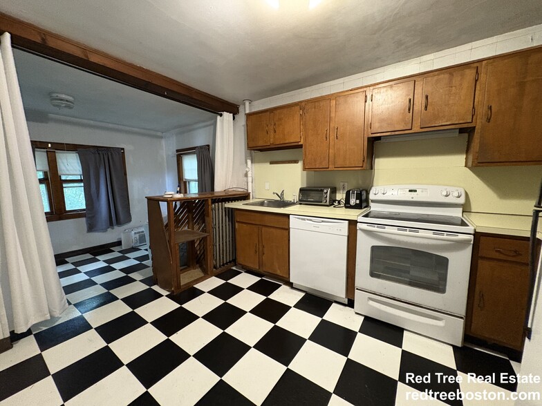 Primary Photo - 28 Woodward St