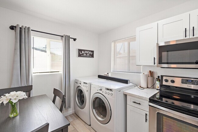 Building Photo - 2302 W Colter St