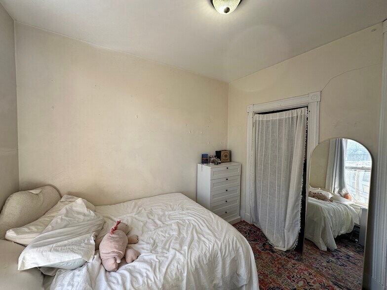 Building Photo - 71 Pontiac St