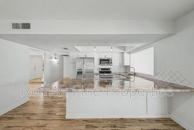 Building Photo - 5228 E Karen Dr