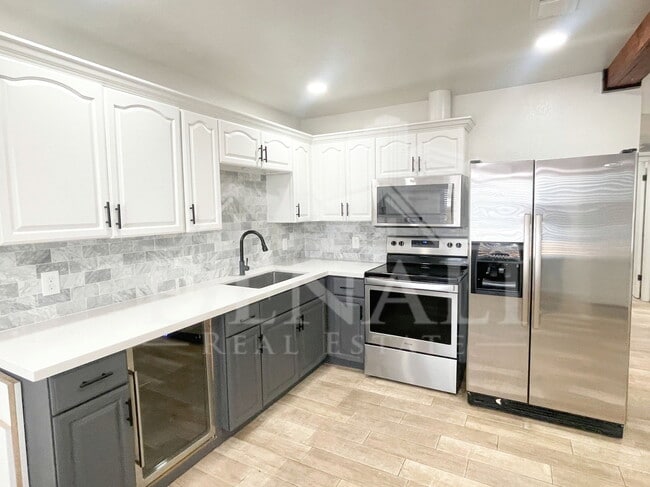 Building Photo - 423 S Terry Ln