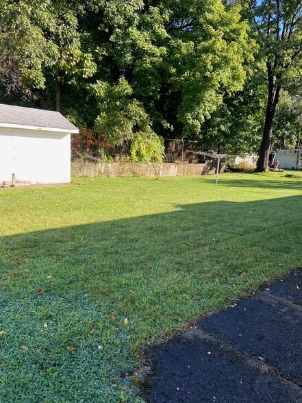 Back Yard - 11 Brierway Dr