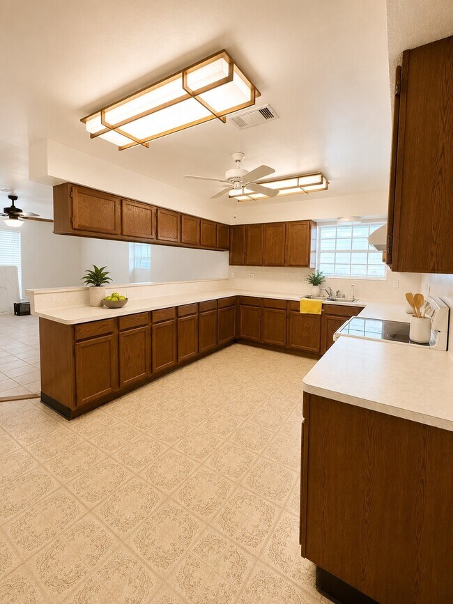 Building Photo - 9009 Tavenor Ln