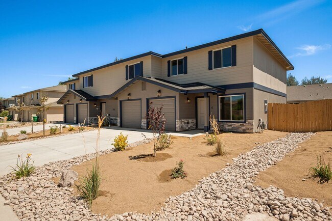 Building Photo - 815 Starlite Dr