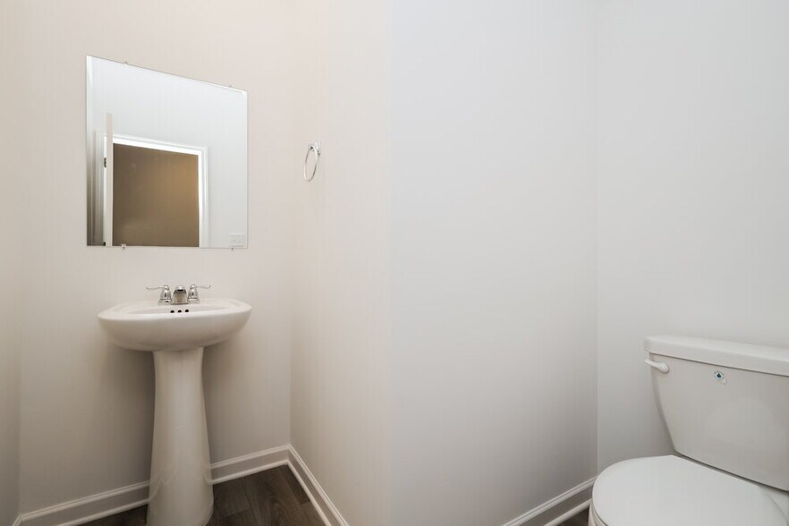 Building Photo - 221 Paisley Wy