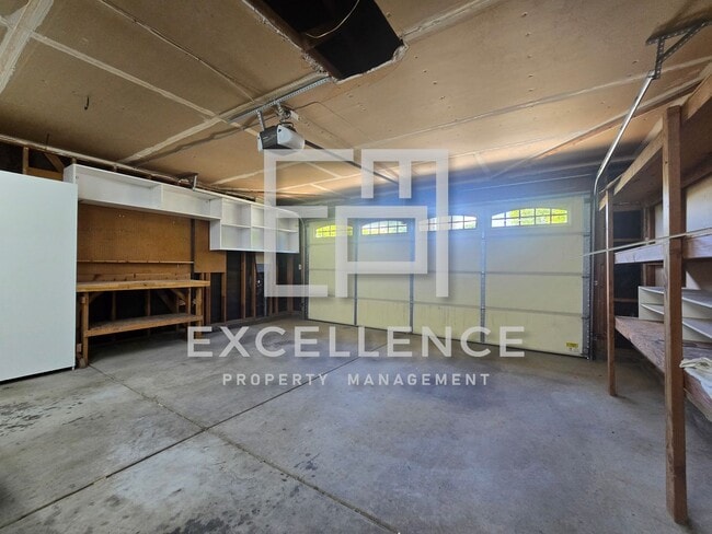 Building Photo - Beautiful 3/2 House - Dogs Negotiable, All New LVT Flooring, Covered Patio and Yard