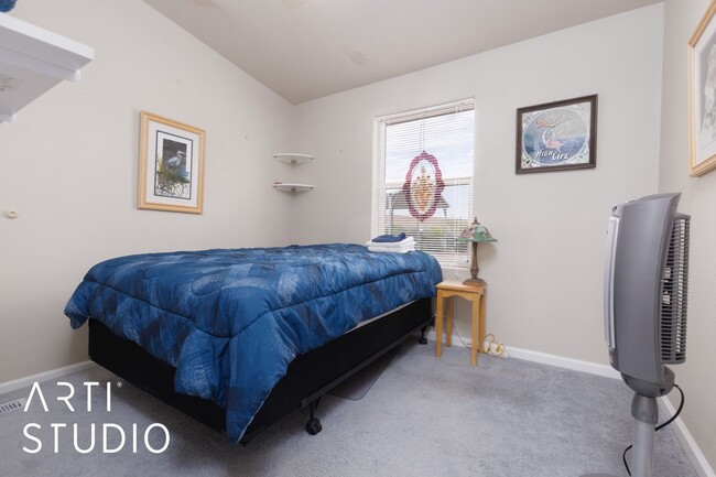 Building Photo - Fully furnished 2-bedroom 2-bathroom