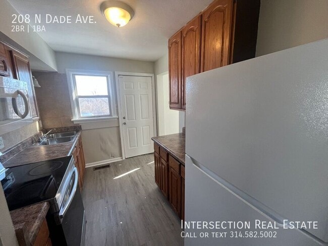 Building Photo - 208 N Dade Ave