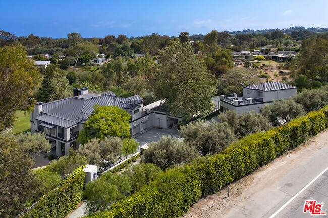 Building Photo - 28600 Pacific Coast Hwy